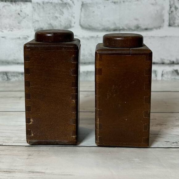 Vintage Wood Pecker Wooden Salt and Pepper Shaker Square Rectangle Painted MCM - Picture 2 of 5